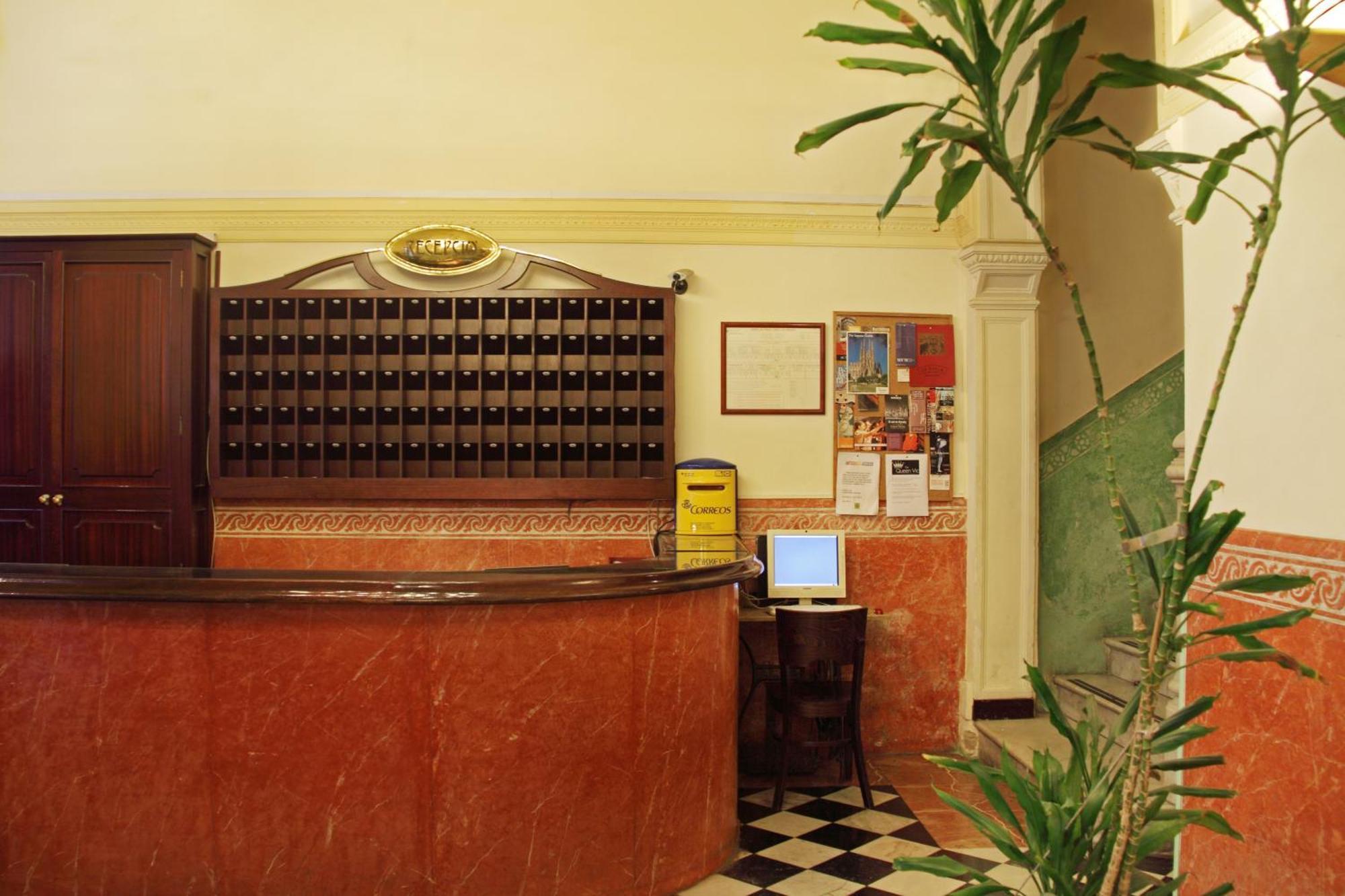 Hotel Peninsular Barcelona Exterior photo